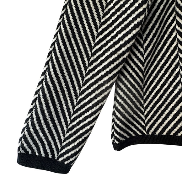 LANDS’ END | NWOT CASHMERE SWEATER CREWNECK BLACK WHITE CHEVRON | MEDIUM PETITE - Picture 5 of 9